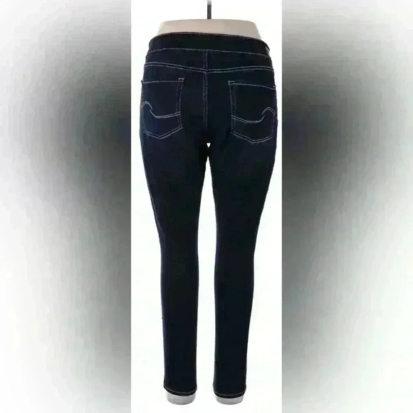 Signature by Levi Strauss & Co. Gold Totally Shaping Pull-on Skinny Jeans 10M - Picture 2 of 7